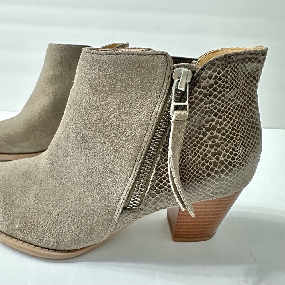 Vionic Orthopedic Snake Print Ankle Booties 7.5 Block Heel Tan Nude Western Boot - Picture 2 of 12